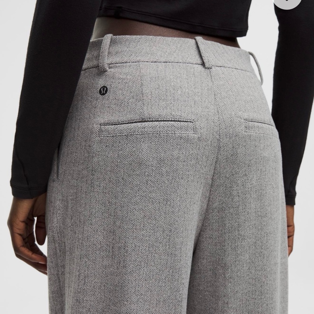 Daydrift High-Rise Wide-Leg Trouser
SHORT Herringbone “28 inseam - Picture 2 of 7